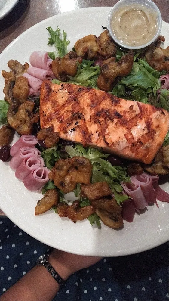 Mediterranean Salad with Salmon