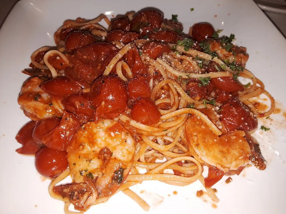 Spicy Linguine with Cherry Tomatoes and Shrimps